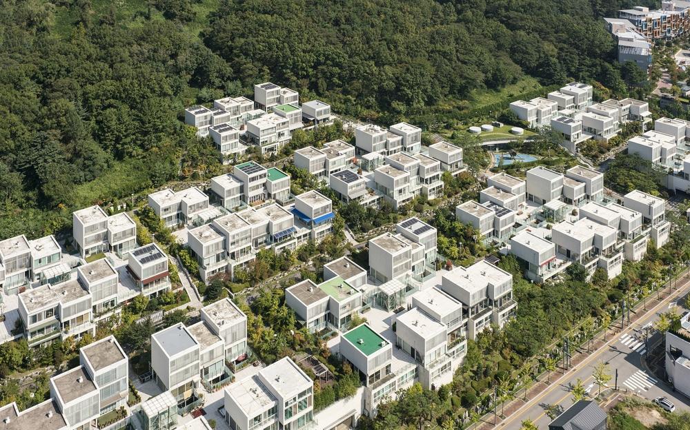 Pangyo Housing in Seongnam, South Korea, was built to encourage connection between neighbors. The complex features nine housing blocks with communal decks.