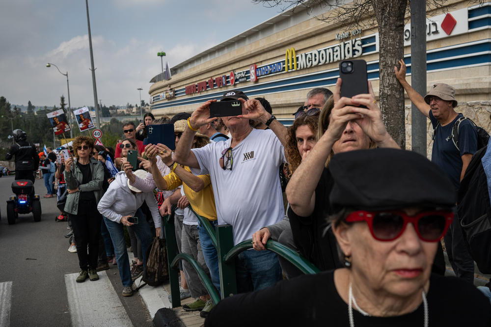 Supporters of the families of the hostages line the street as the march leaves Mevaseret Zion, Israel, and makes its way to Jerusalem on its fourth and final day, on March 2.