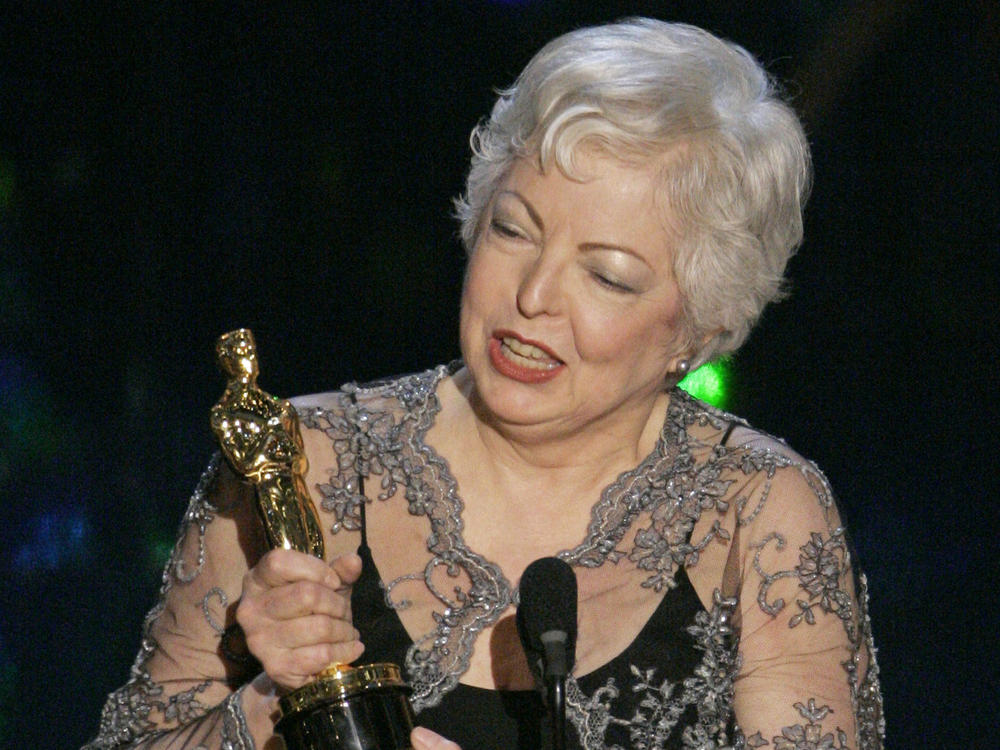 Thelma Schoonmaker accepts the Oscar for achievement in film editing in 2007 for her work on <em>The Departed</em>.