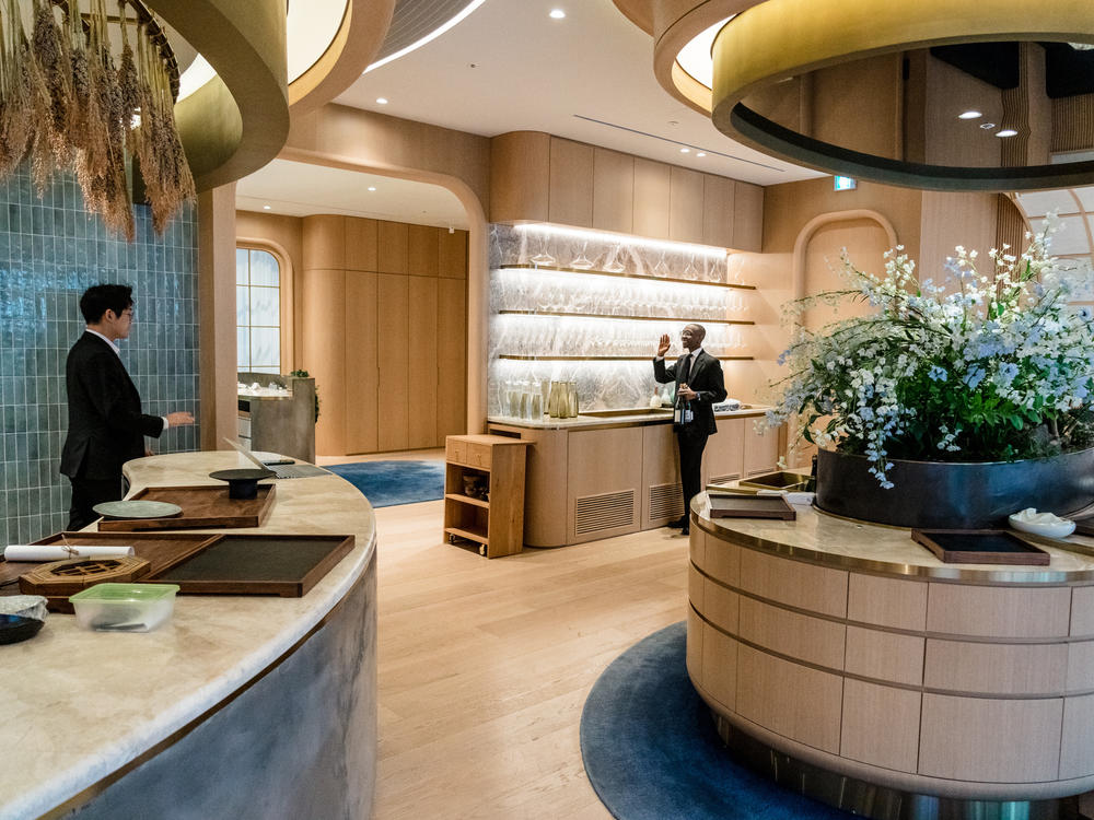 The main dining hall of the Michelin one-star-rated restaurant Evett.