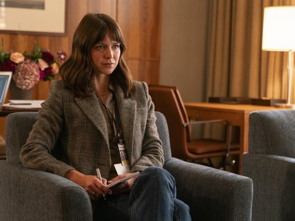 Melissa Benoist plays reporter Sadie McCarthy in <em>The Girls on the Bus.</em>