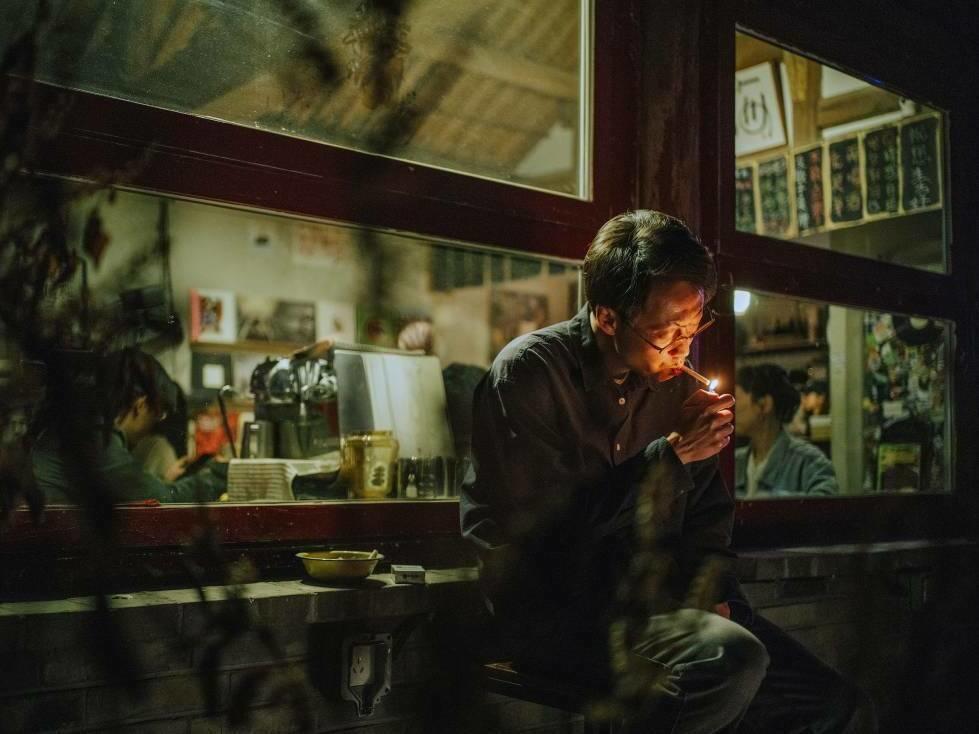 Gu (Xin Baiqing) struggles with his own sense of impermanence in <em>The Shadowless Tower.</em>