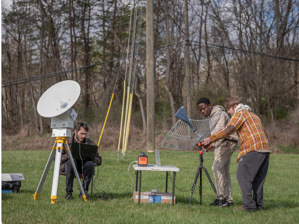 (Left) Jeremy Snyder, David Salako, and Rayne Wiser track the balloons from the ground. (Right) Launch Director Kruti Bhingradiya gives directions to the team.
