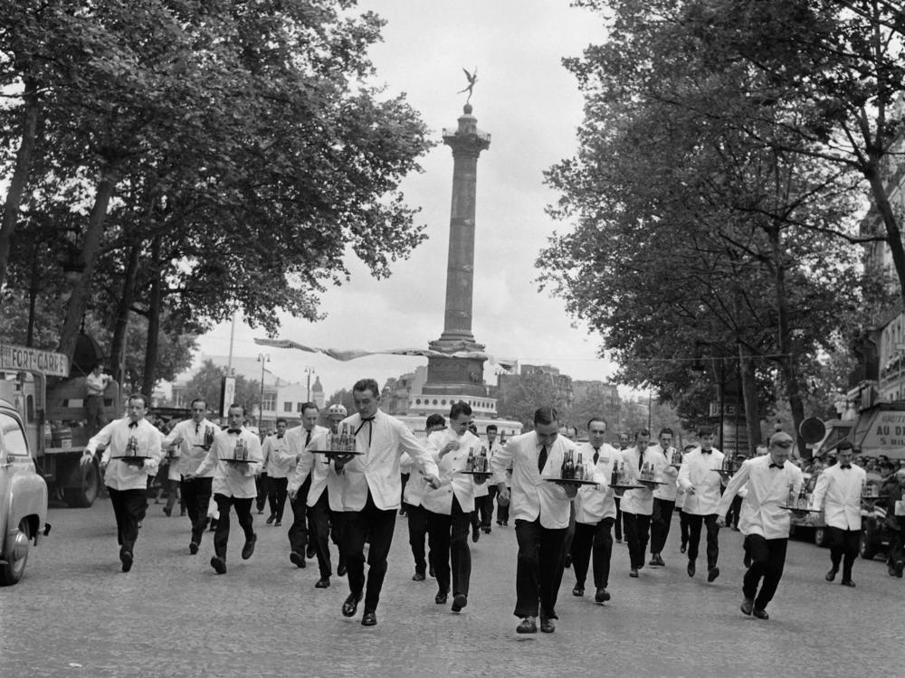 Waiters take part in the café race in 1957 at the Place de la Bastille in Paris.