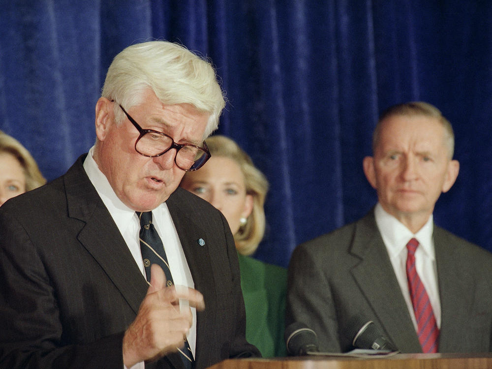Adm. James Stockdale speaks after being introduced by Ross Perot (right) as his running mate in Dallas on Oct. 2, 1992.