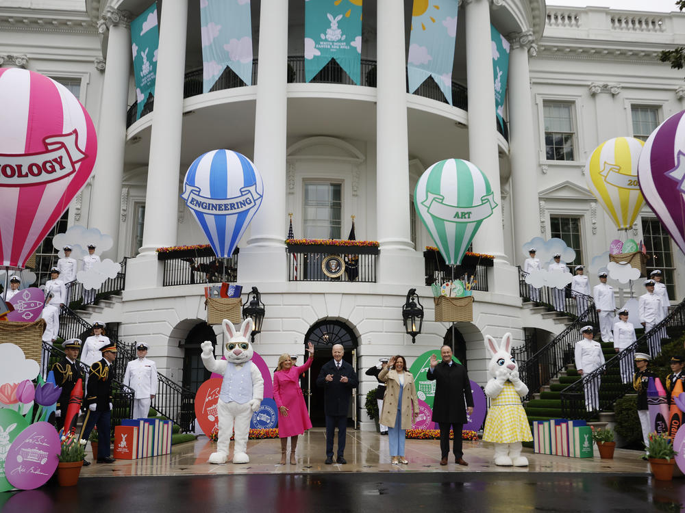 (L-R) First lady Jill Biden, U.S. President Joe Biden, Vice President Kamala Harris and second gentleman Doug Emhoff wave to guests during the White House Easter Egg Roll on the South Lawn on April 1, 2024, in Washington, D.C.
