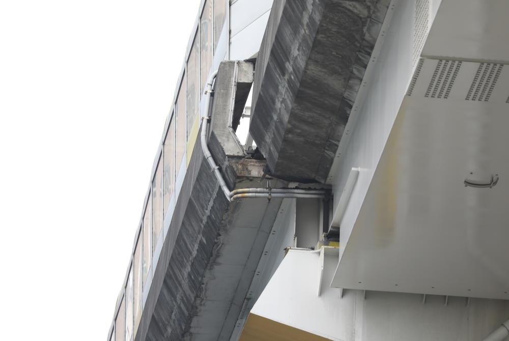 New Taipei City: An elevated track for the New Taipei Metro is damaged.