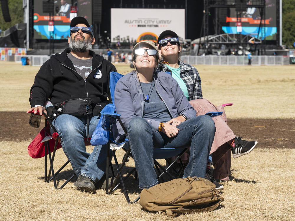 Don't forget your eclipse glasses everyone!