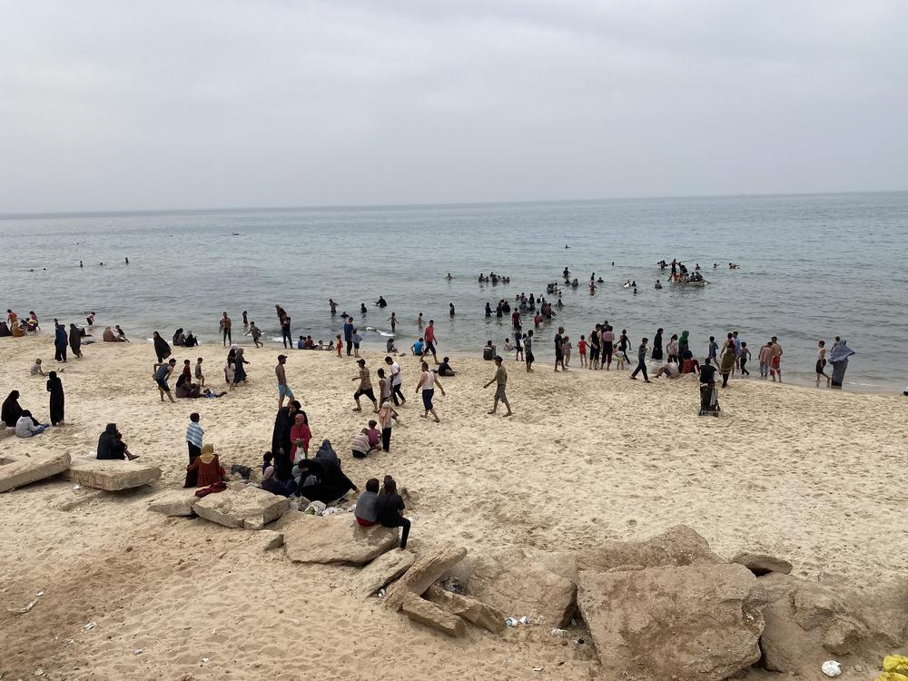 Thousands of Palestinians took to the Mediterranean Sea to cool off on Wednesday and Thursday, as temperatures topped 100 degrees in Rafah.
