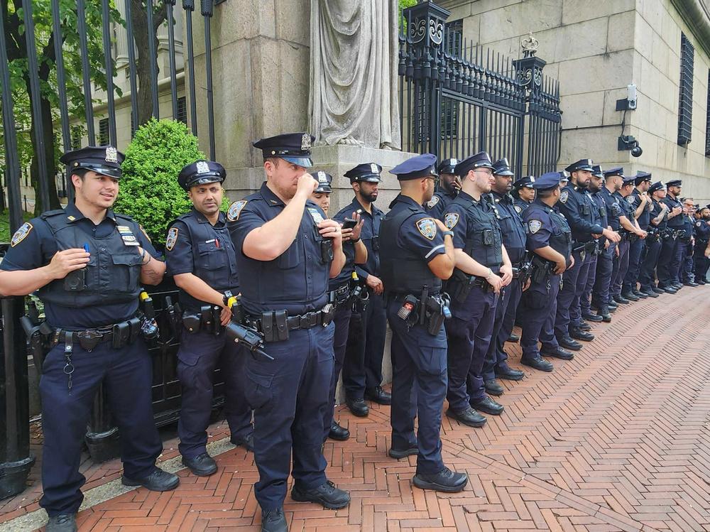 Roughly 100 officers in uniform gathered at Columbia University's campus in the leadup to its 2 p.m. deadline for students to disperse from the encampment that's been up for nearly two weeks.
