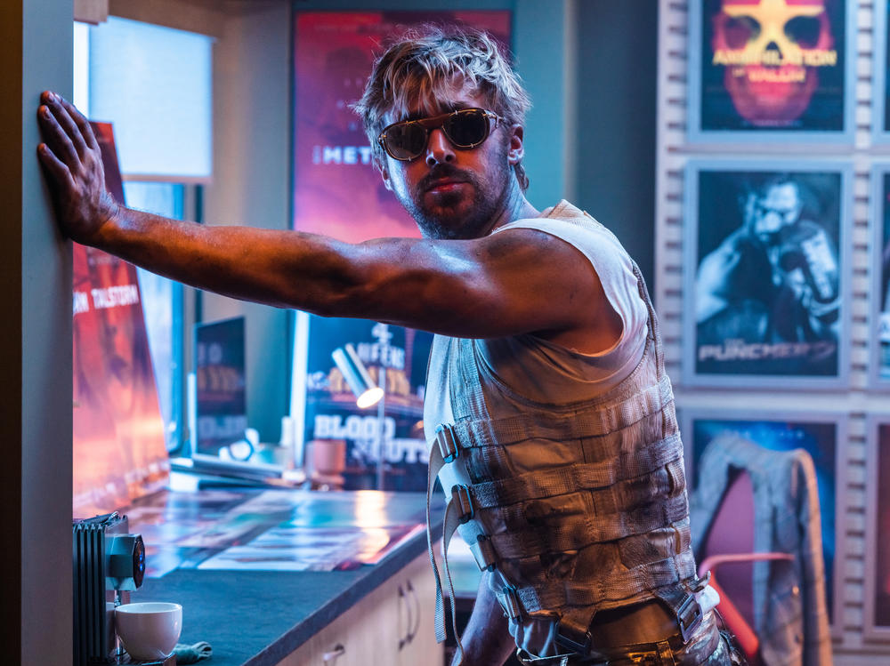 Ryan Gosling plays stunt man Colt Seavers in the new movie <em data-stringify-type=