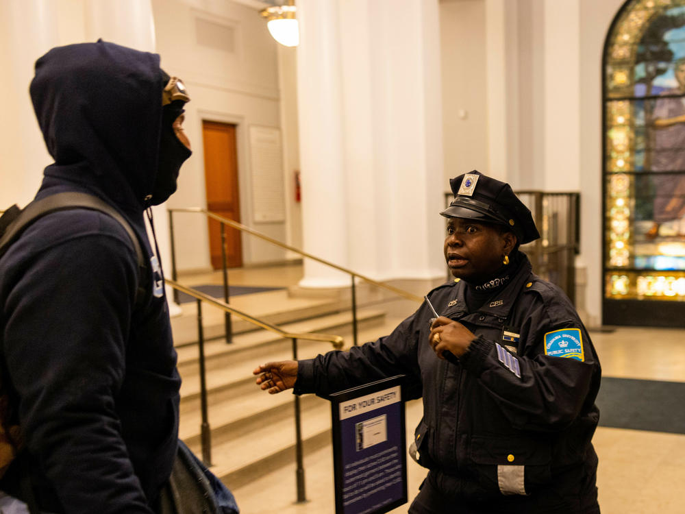 A Columbia University police officer reacts as multiple demonstrators enter Hamilton Hall in the early hours of Tuesday. The protesters proceeded to barricade themselves inside the academic building.