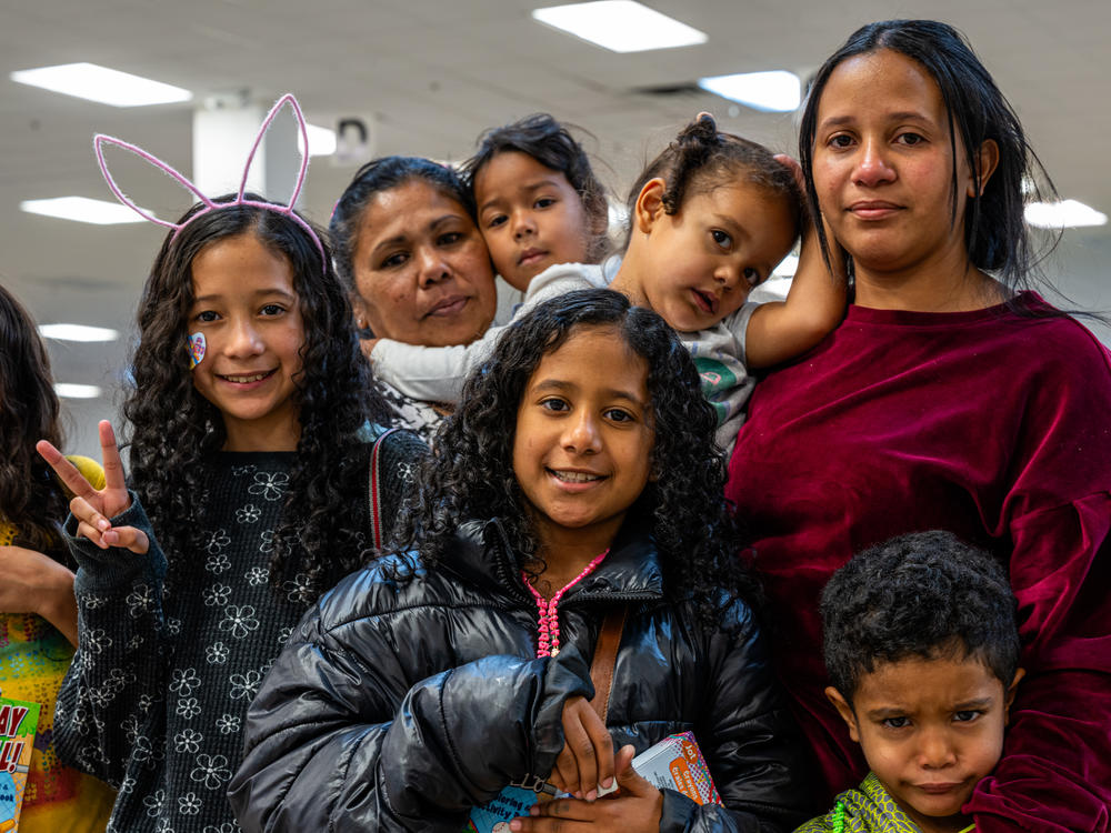 Yajaíra Peñaloza and Marion Aroujo pose with their children while waiting for their ride at the Casa Alitas shelter in Tucson, Ariz., on March 26.