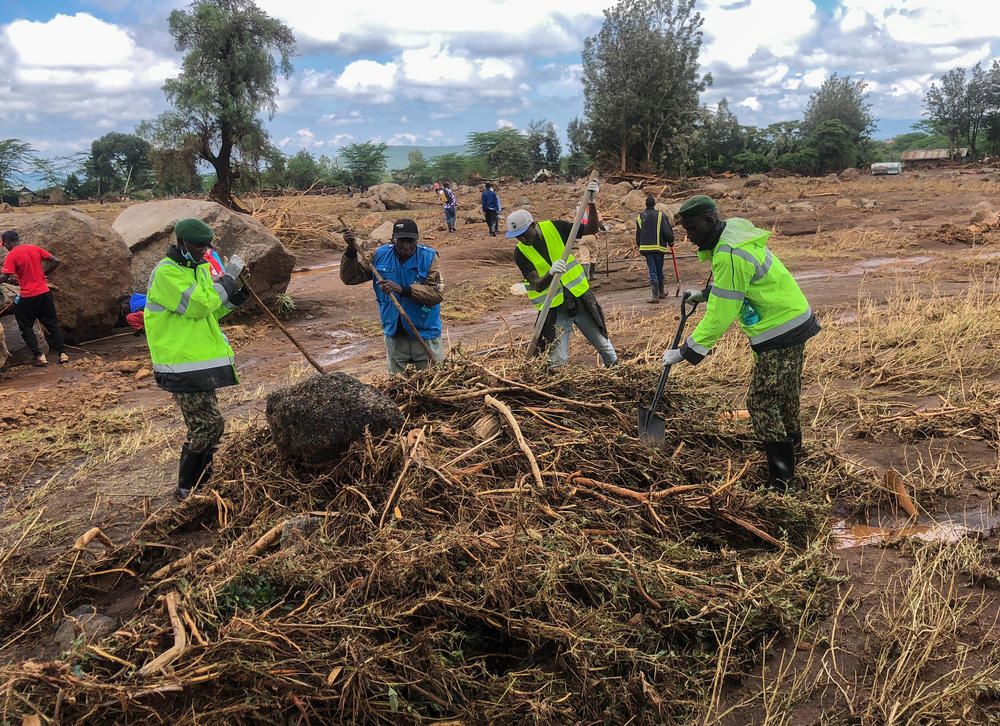 Officers from the National Youth Service joined villagers looking for bodies of those killed in floods in Mai Mahiu.