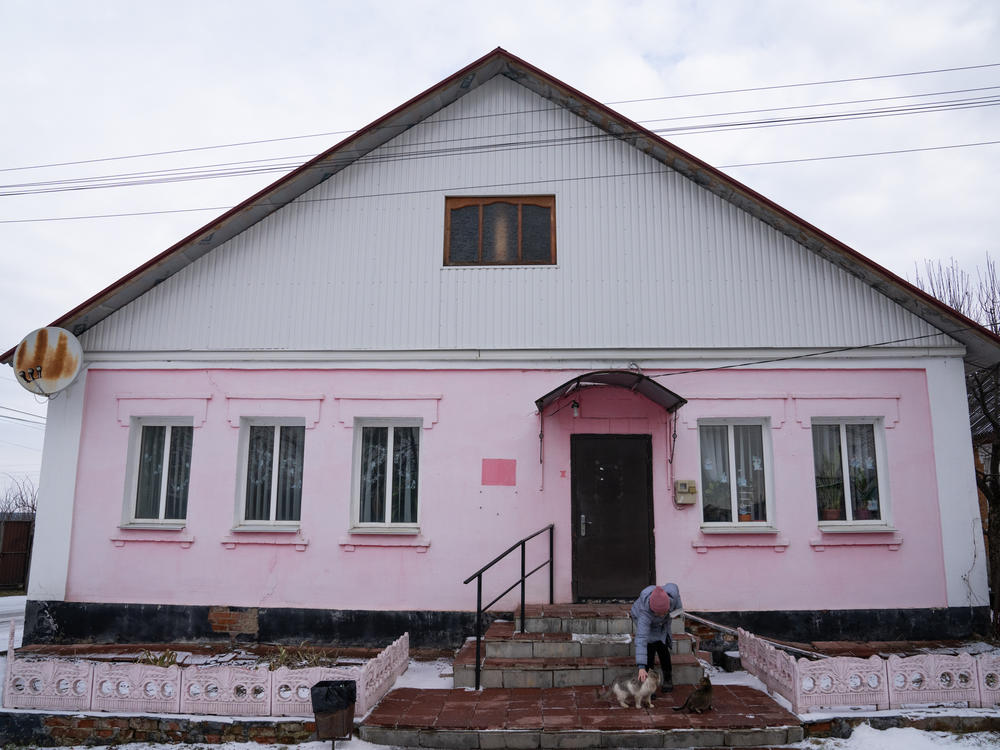 <em>Peremoha's </em>office is located in a small pink house. The newspaper's motto is 