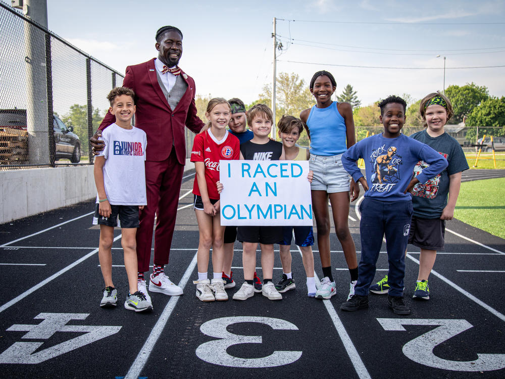 Des Moines Superintendent Ian Roberts stands with students.
