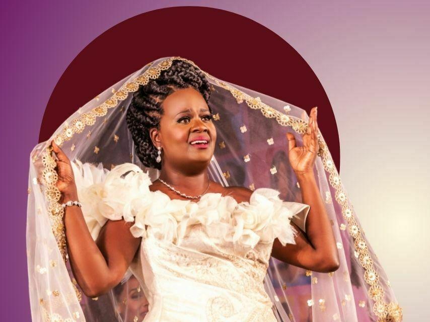 Somi Kakoma and Lakisha May in <em>Jaja's African Hair Braiding </em>on Broadway