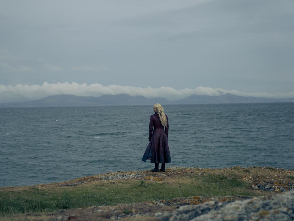  Rhaenyra (Emma D'Arcy) gazes into the depths.