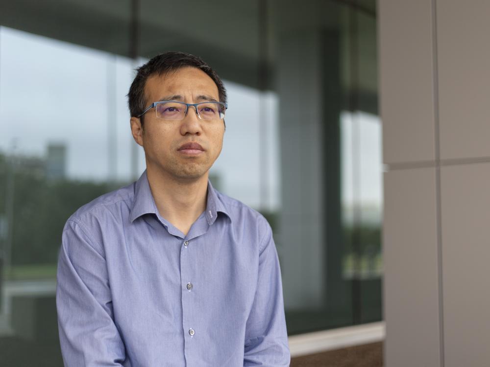 In severe pain and uncertain of its cause, Tieqiao Zhang of Dallas says he didn’t want to wait for an appointment with his regular doctor, but he also wasn’t sure if he needed emergency care. He visited a clinic on the campus of Dallas’ largest public hospital — and was charged 10 times what he expected. 
