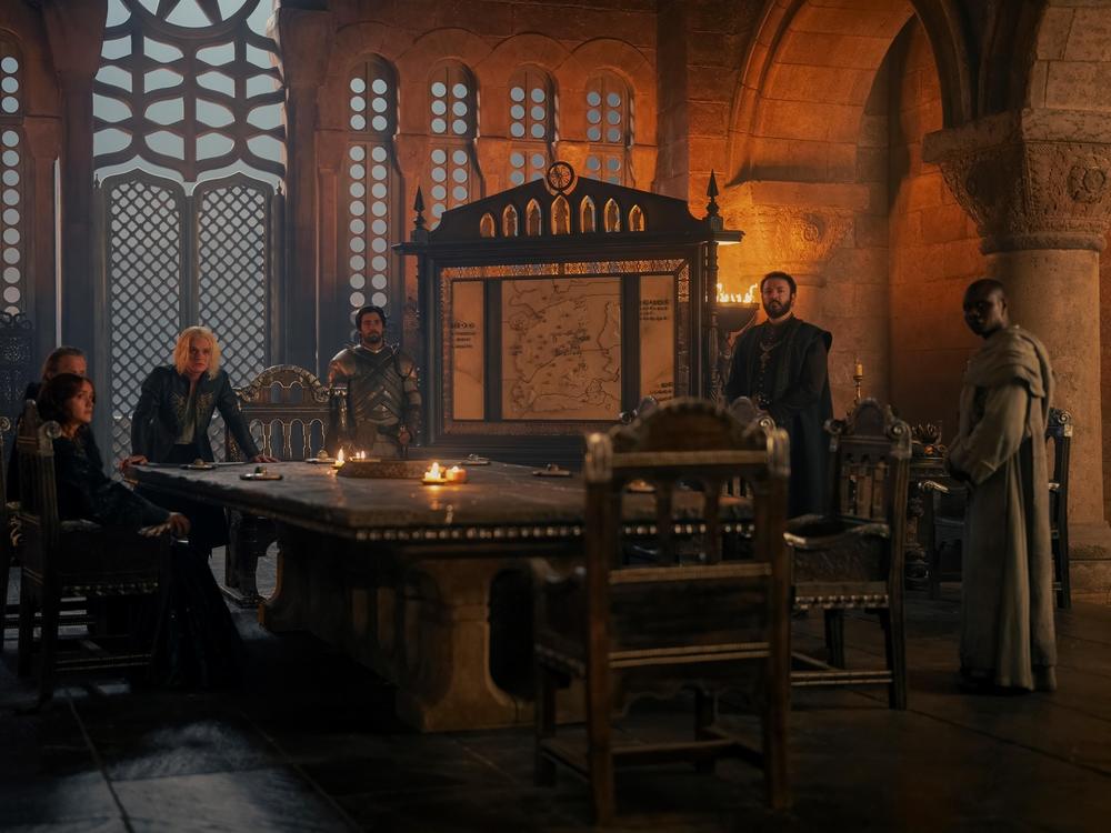  Alicent (Olivia Cooke),  Otto Hightower (Rhys Ifans), Aegon II (Tom Glynn-Carney), Criston Cole (Fabien Frankel), Ironrod (Paul Kennedy), and Orwyle (Kurt Egyiawan).