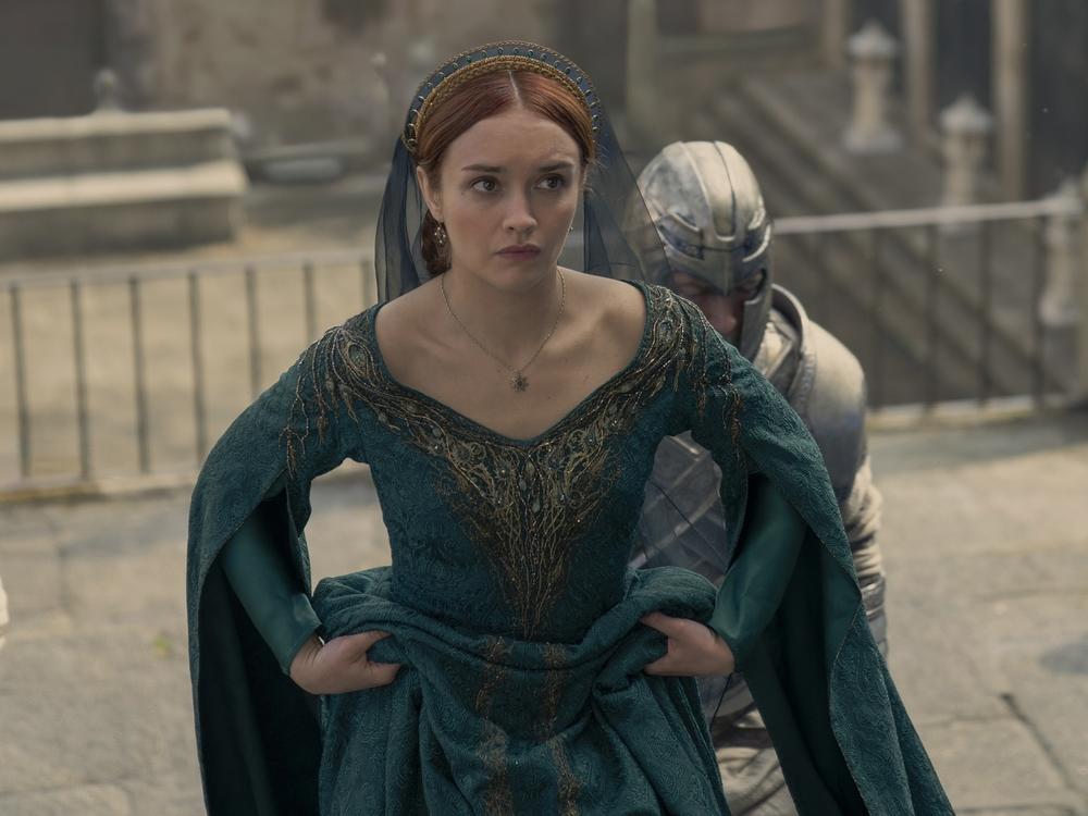  Alicent (Olivia Cooke). 