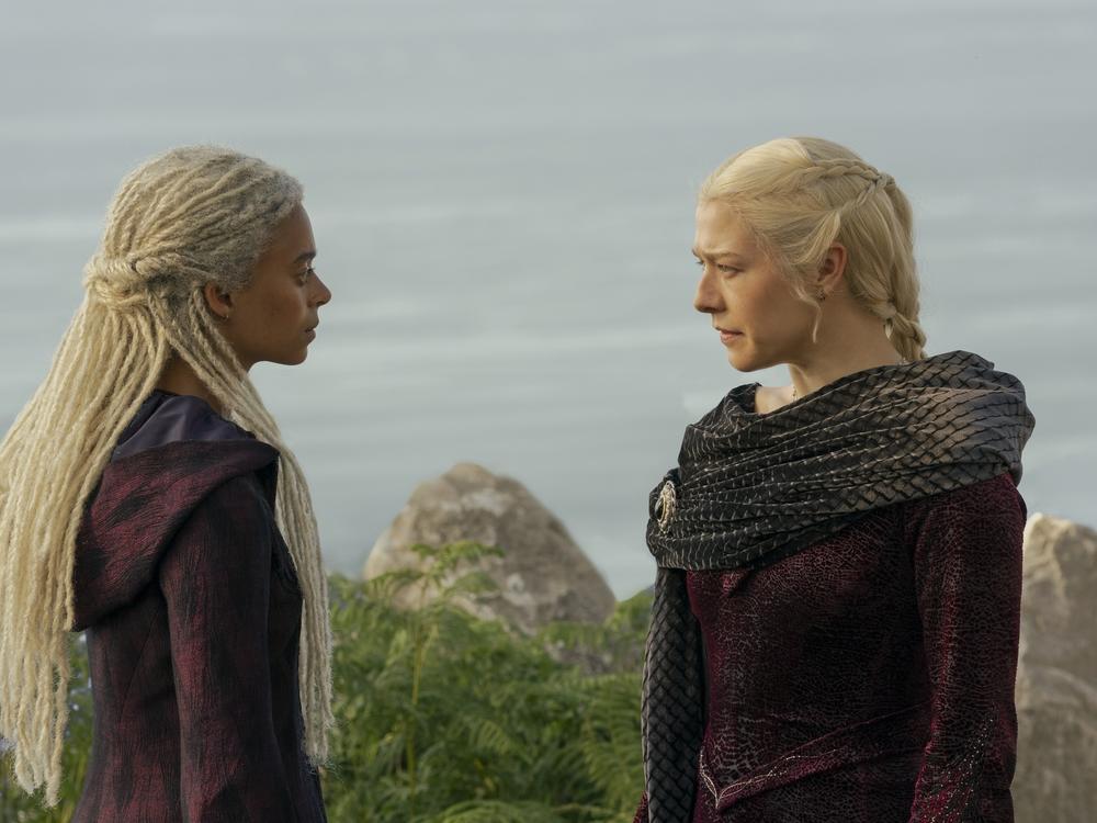 Rhaena (Phoebe Campell) and Rhaenyra (Emma D'Arcy). 