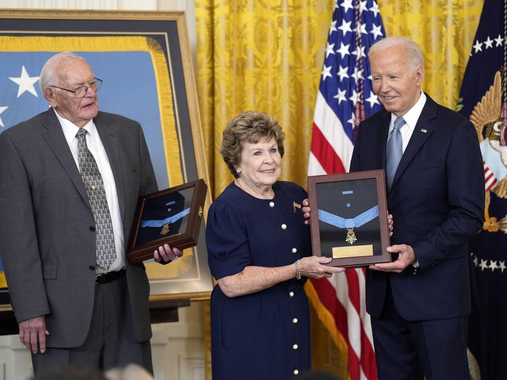 President Biden presents the Medal of Honor to Theresa Chandler, the great-great-granddaughter of Pvt. George D. Wilson in the East Room at the White House in Washington, on Wednesday. The medals posthumously honor two U.S. Army privates who were part of a daring Union Army contingent that stole a Confederate train during the Civil War. U.S. Army Pvts. Philip G. Shadrach and George D. Wilson were captured by Confederates and executed by hanging. At left is Gerald Taylor, the great-great-nephew of Pvt. Phil…
