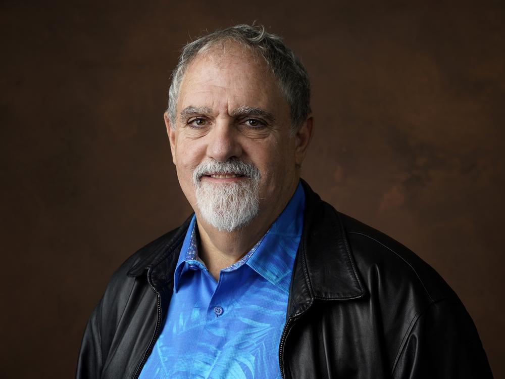  Jon Landau stands for a portrait at the 95th Academy Awards Nominees Luncheon in February 2023 at the Beverly Hilton Hotel in Beverly Hills, Calif. Landau, an Oscar-winning producer who worked closely with director James Cameron on “Titanic