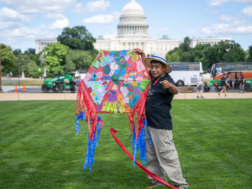Ubaldo Sanchez is about to launch a traditional Guatemalan kite at the Folklife Festival.<br>