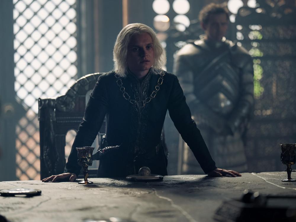  Aegon (Tom Glynn-Carney). 