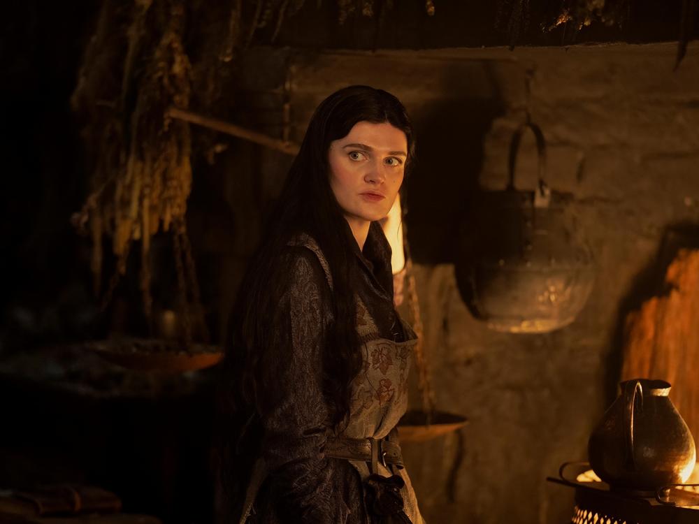  Alys Rivers (Gayle Rankin). 