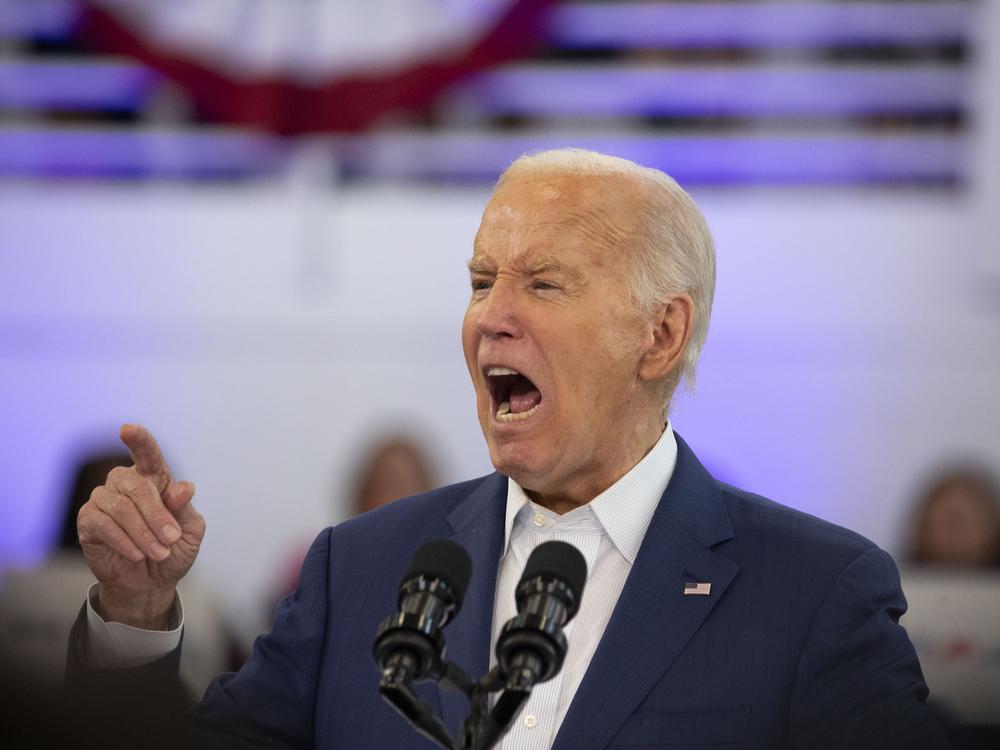 President Biden speaks to supporters in Detroit. He is facomg  calls from an increasing number of Democratic lawmakers and donors to end his bid for a second term.