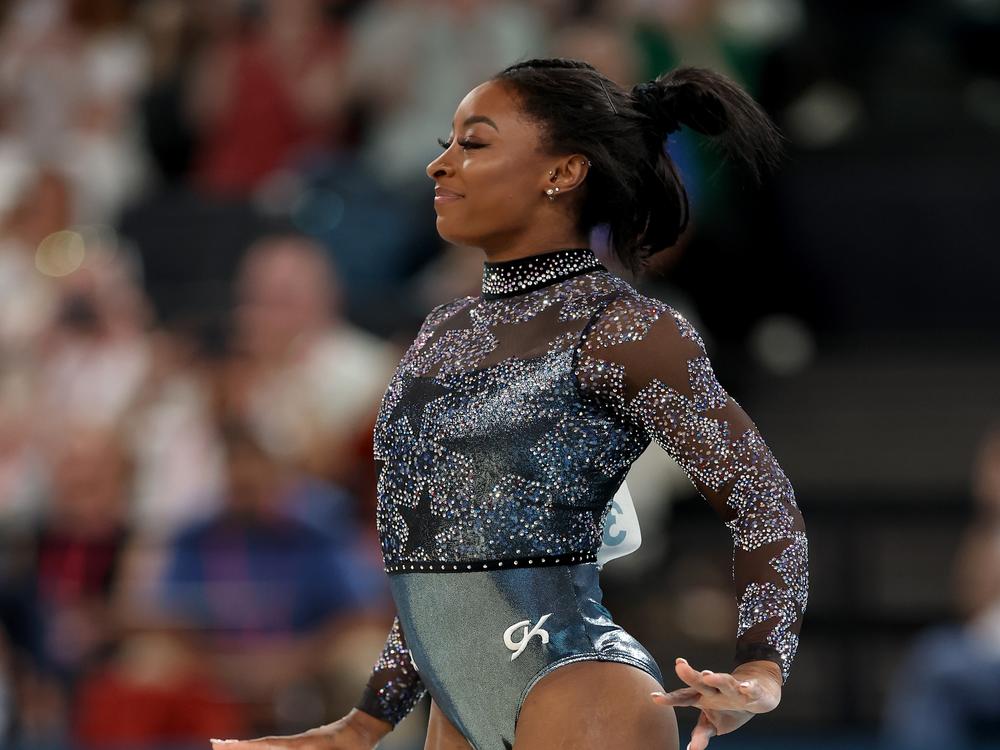  Simone Biles performed the floor exercise on Sunday with her ankle and calf taped. 