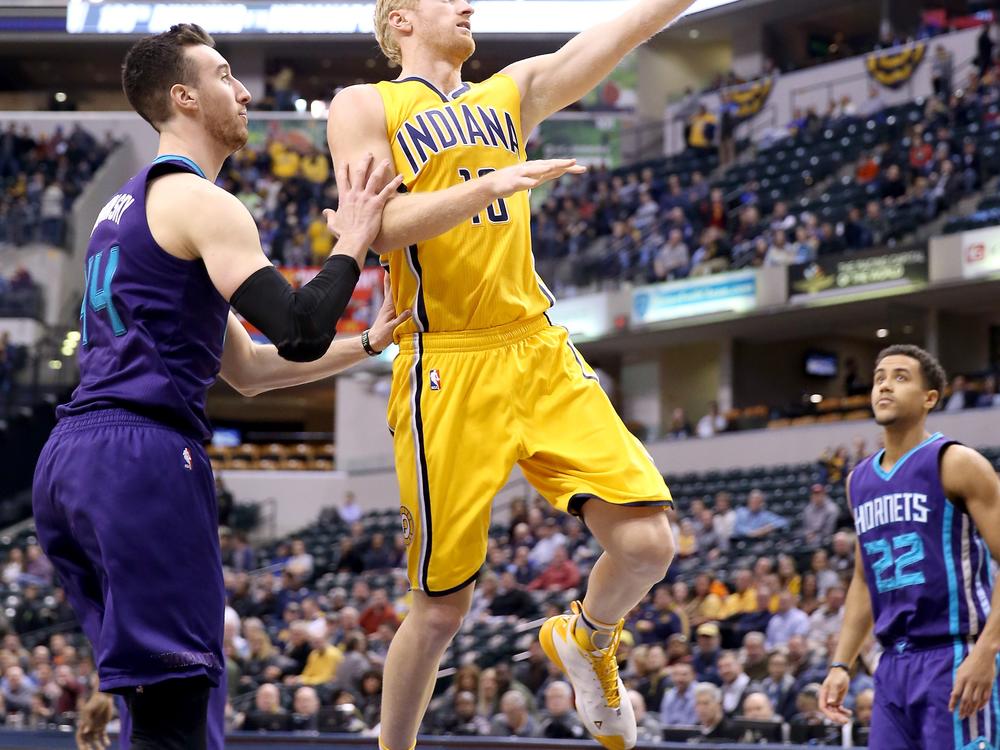 Chase Budinger plays for the Indiana Pacers against the Charlotte Hornets in 2016.