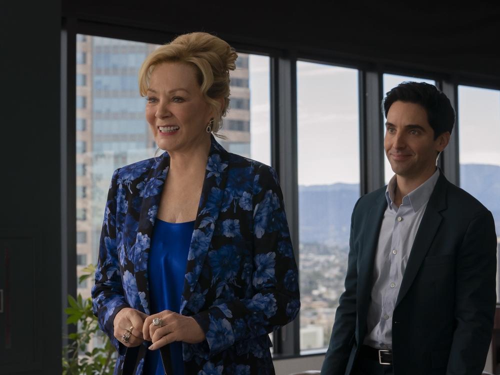  Jean Smart and Paul W. Downs in <em>Hacks</em>.