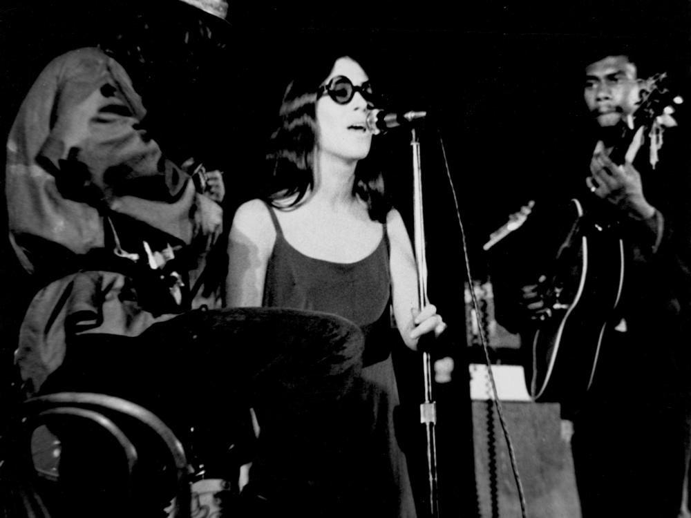 Meredith Monk in 1967, performing with the rock band The Inner Ear at New York's Café au Go Go. 