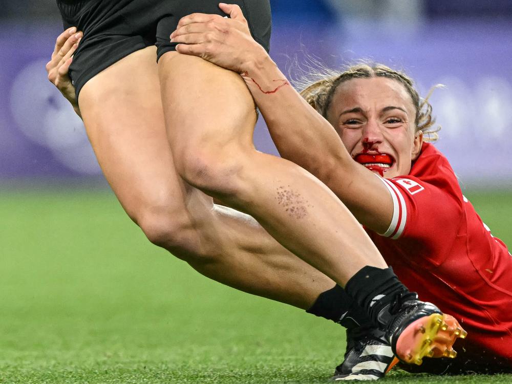 Canada's Krissy Scurfield tackles New Zealand's Jazmin Felix-Hotham during the women's Pool A rugby sevens match Sunday.