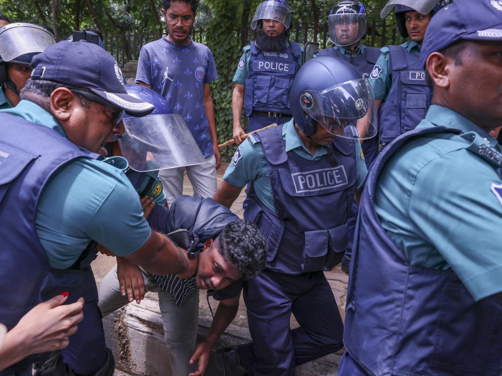 Bangladesh police are scuffling with protesters as they are demanding justice for the victims killed in the recent countrywide violence on July 31. 