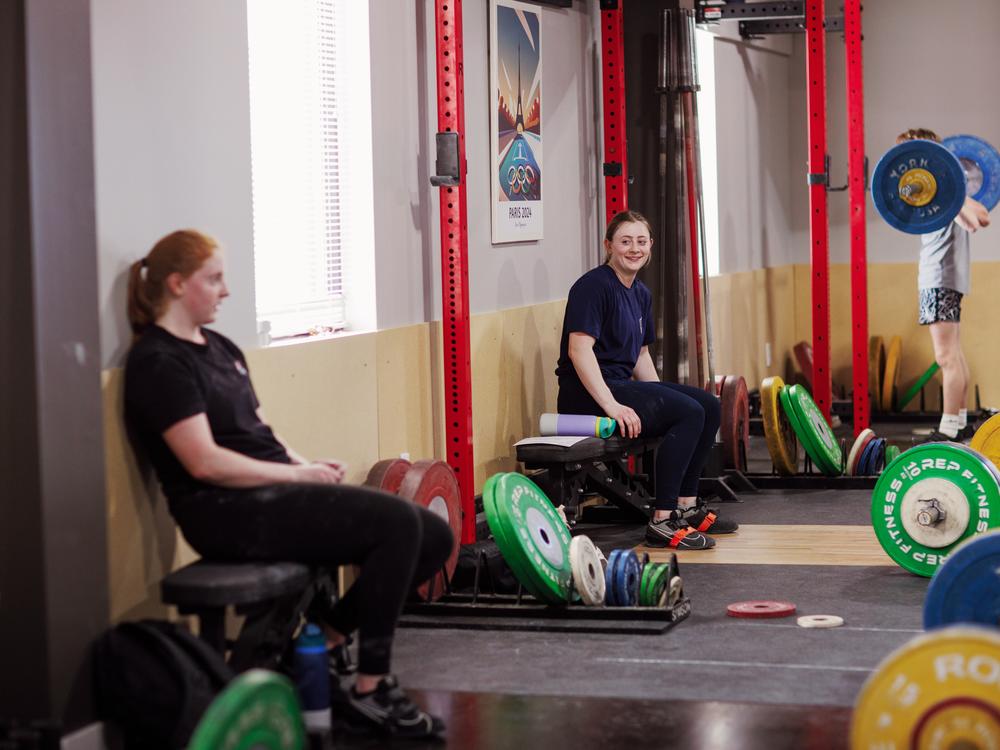 Reeves, right, trains next to her sister Haley.