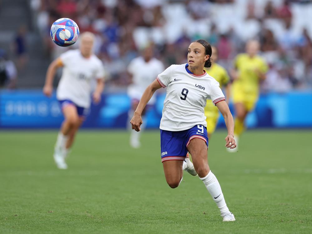 Mallory Swanson controls the ball during the U.S. group play match against Australia on July 31.