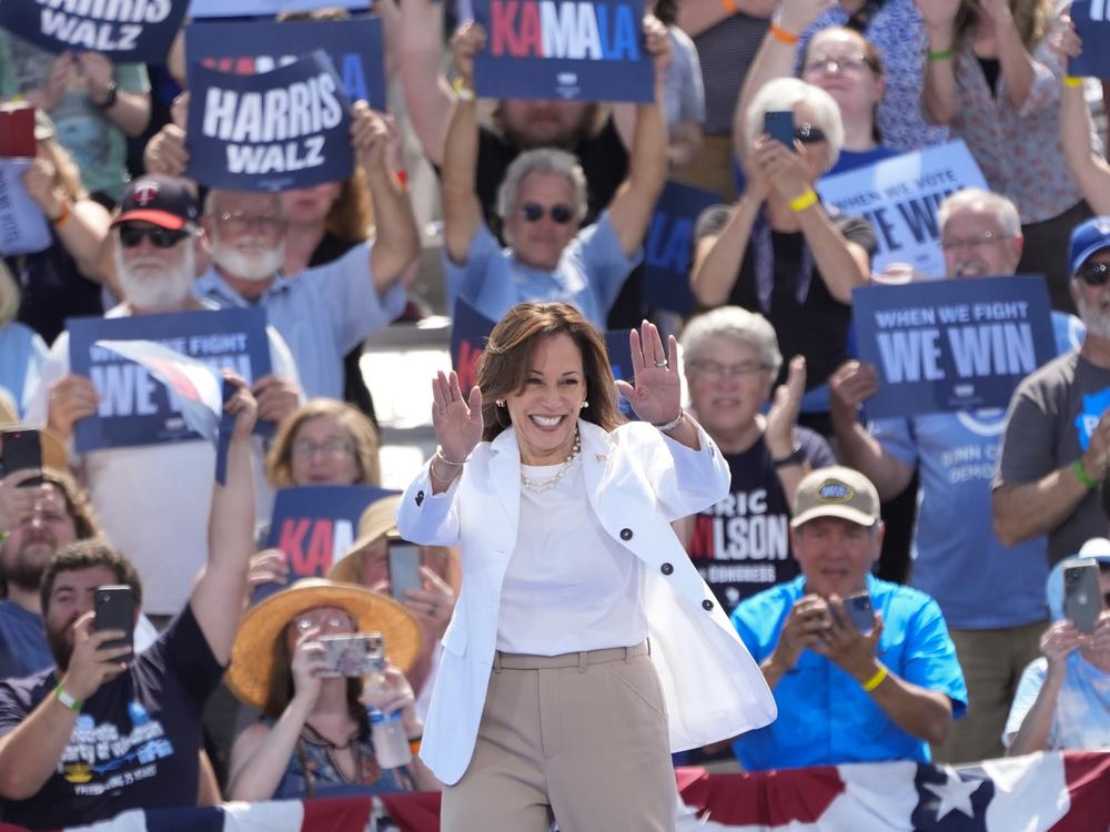  Democratic presidential nominee Vice President Kamala Harris arrives to deliver remarks at a campaign event, Wednesday, Aug. 7, 2024, in Eau Claire, Wisc.