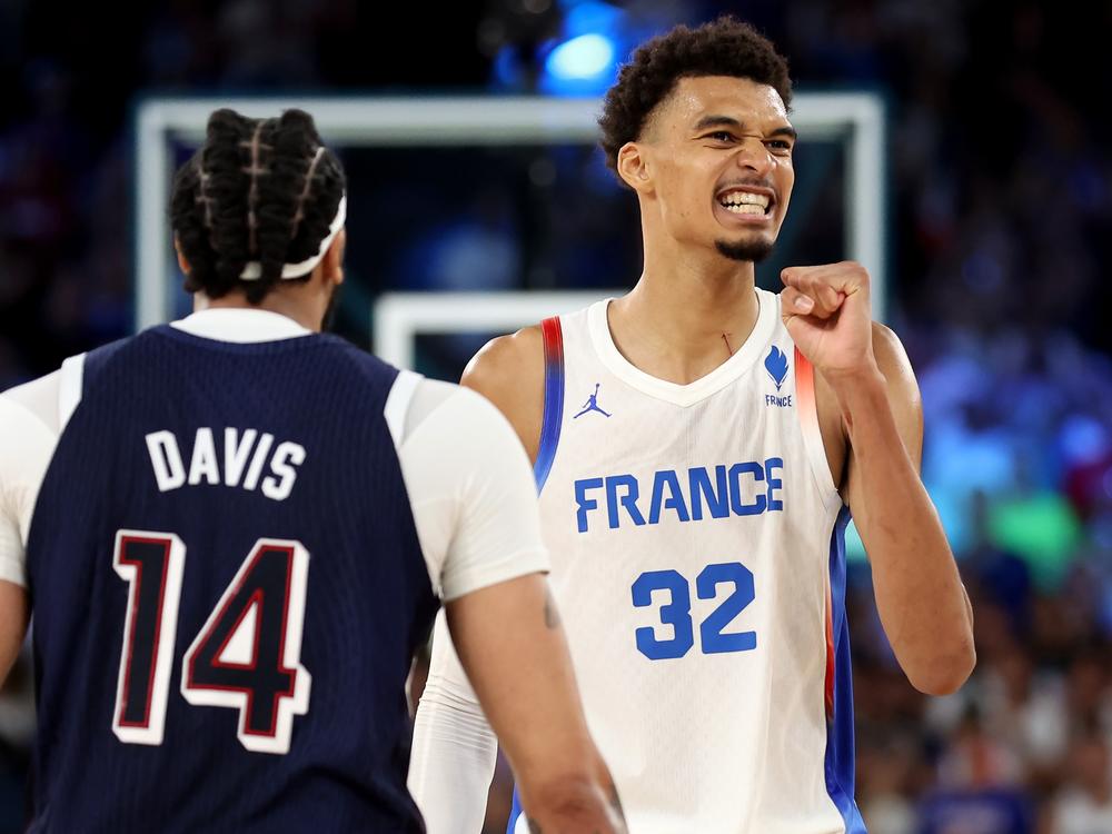 Victor Wembanyama (r) reacts during the men's gold medal game between France and the United States. He scored 26 on the night in his team's 98-87 loss.