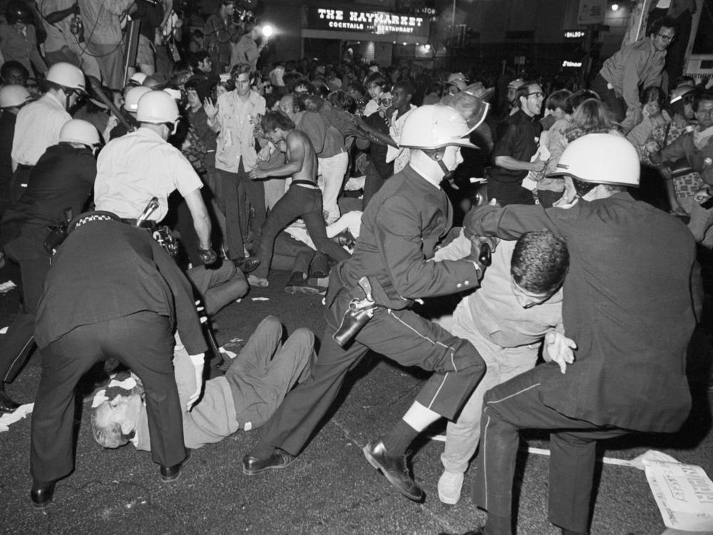 Police and demonstrators are in a melee near the Conrad Hilton Hotel on Chicago's Michigan Avenue August 28, 1968, during the Democratic National Convention.