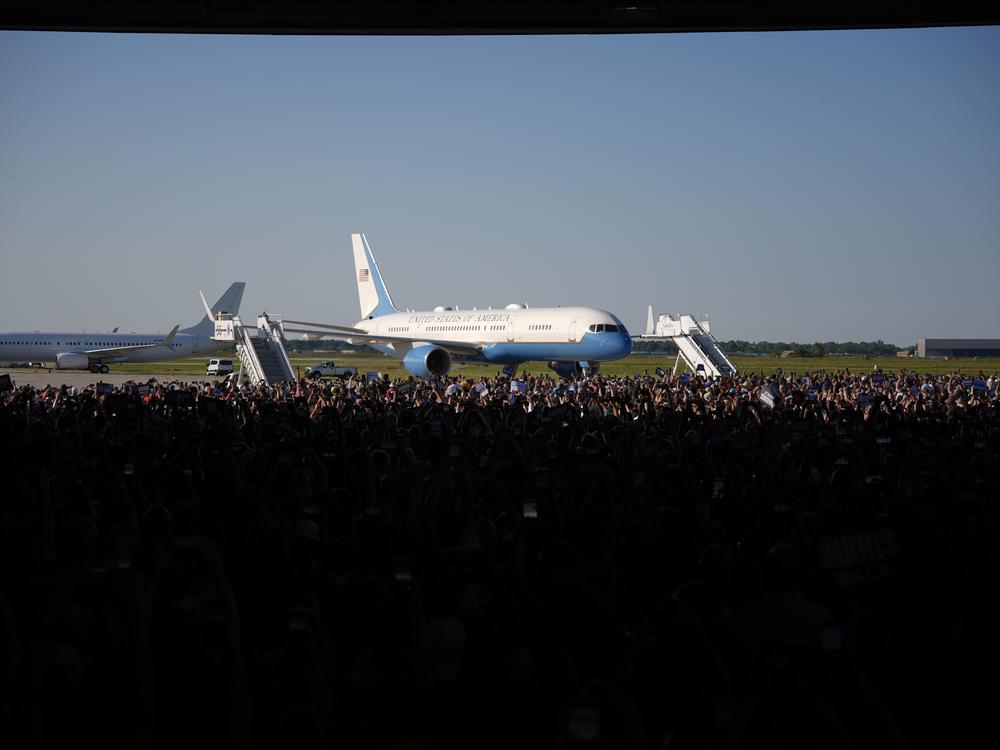 Another image of Air Force Two at the rally in Detroit on Aug. 7. AI researcher Hany Farid of the University of California, Berkeley ran the disputed image through detection software to confirm that it was authentic.