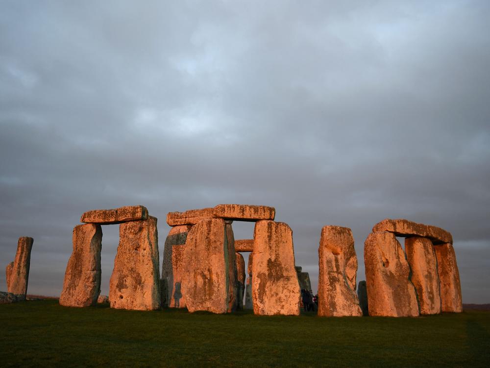 The prehistoric monument Stonehenge, near Amesbury in southern England, has long fascinated researchers and visitors. 