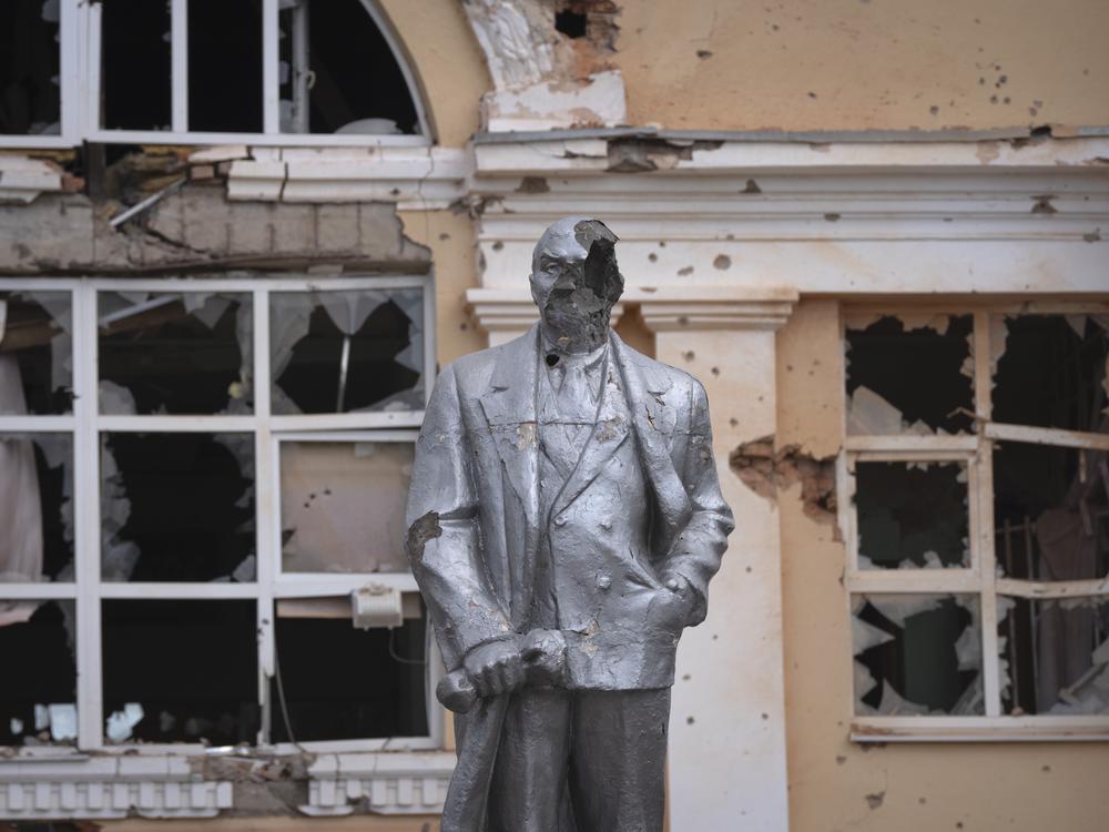 A damaged statue of Soviet Union founder Vladimir Lenin in a central square in Sudzha, in the Kursk region of western Russia, on Aug. 16. Ukrainian troops say they've taken control of Sudzha, one of more than 80 towns and villages they've captured since a cross-border invasion of Russia on Aug. 6.