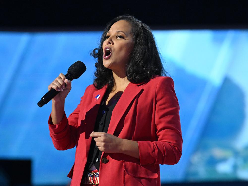 Jess Davis performs the national anthem on the third day of the Democratic National Convention in Chicago, Illinois.