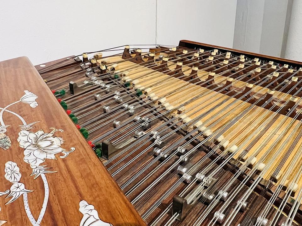  Chao Tian's instrument: the Chinese Hammer Dulcimer