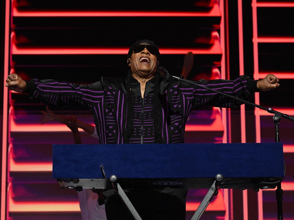 US singer-songwriter Stevie Wonder performs onstage on the third day of the Democratic National Convention in Chicago, Illinois.
