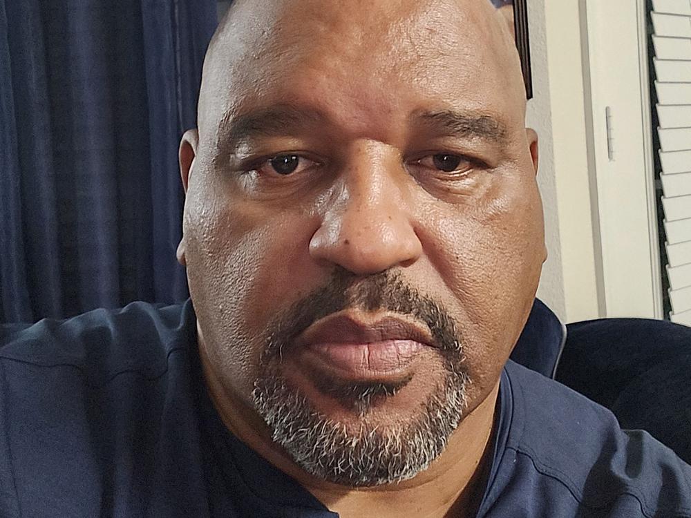  Martinez Majors Sr. is tethered to a dialysis machine as he waits for a kidney transplant.